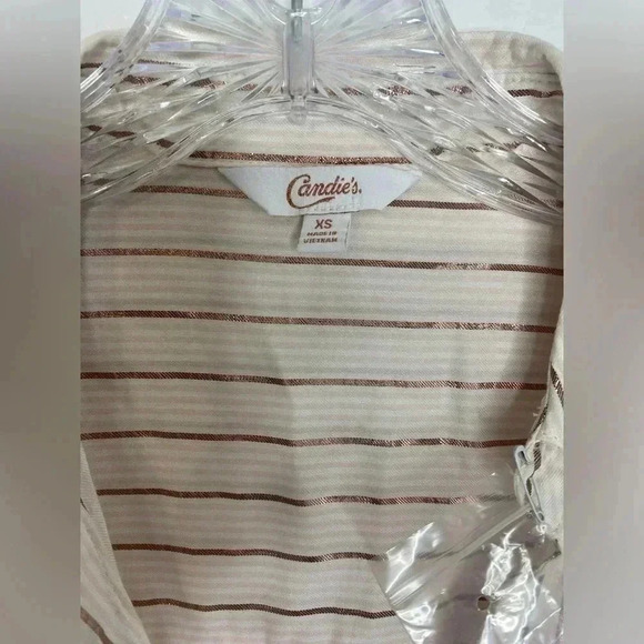 Candie’s Longline Button Down Tab Sleeve Shirt - Picture 4 of 7